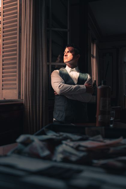 Portrait in warm window light by Andres Idda Bianchi on Pexels