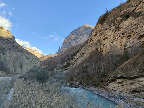 boğaz, dağdaki nehir, dağlar içeren Ücretsiz stok fotoğraf