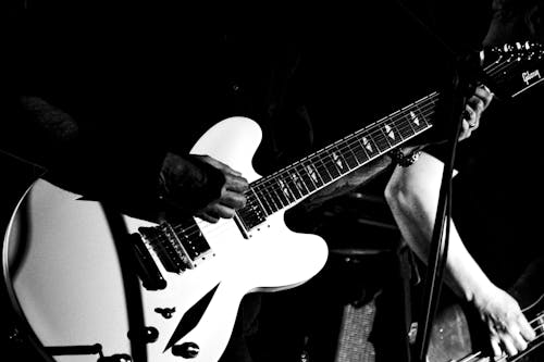 Безкоштовне стокове фото на тему «акустична гітара, електрогітара»