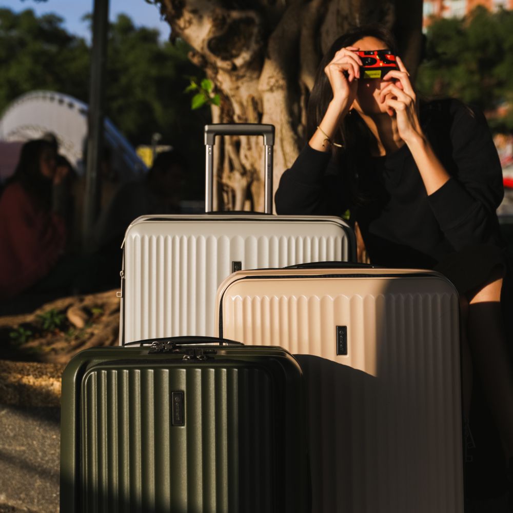 Blackwall — student move with boxes and a van