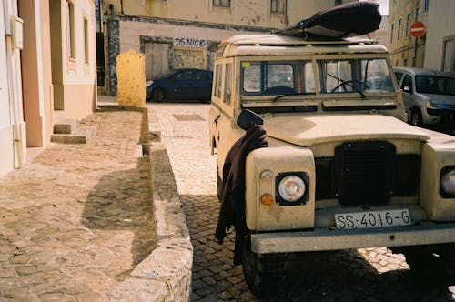 Surf Land Rover