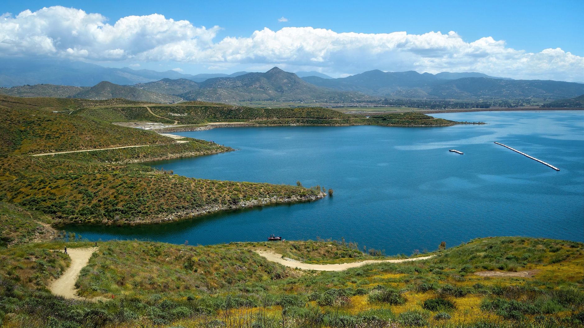 Seamless view of Diamond Valley Lake in Hemet, CA surrounded by lush hills.