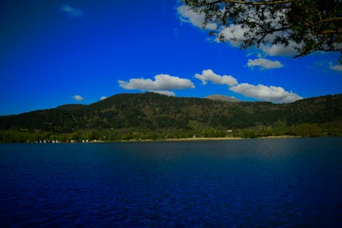 dağ gölü, göl, göl evi içeren Ücretsiz stok fotoğraf