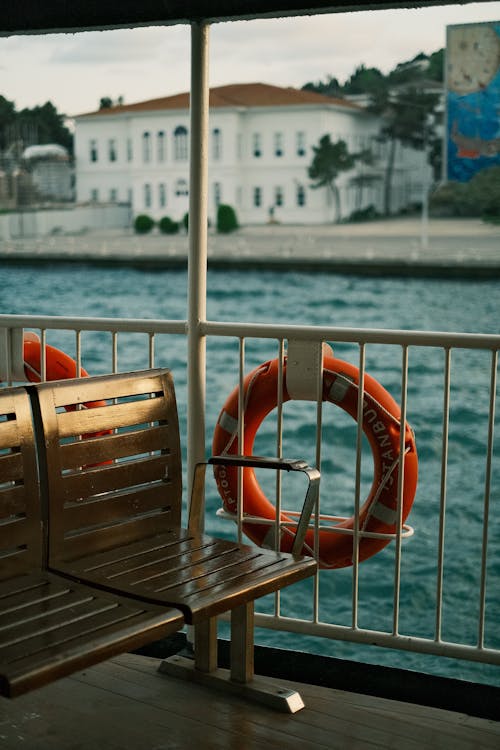 A bench on a boat with life preservers