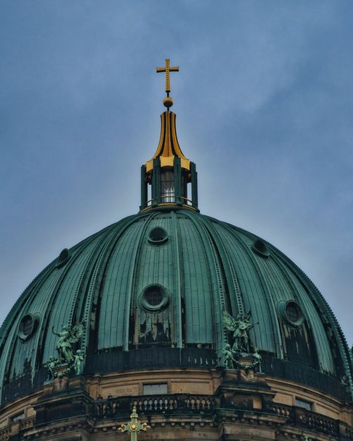 Free Close-up of Berlin Cathedral's dome with intricate architecture against a clear sky. Stock Photo