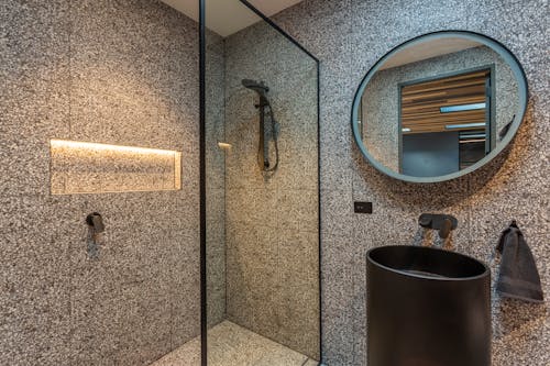 Elegant Bathroom with Textured Sophistication