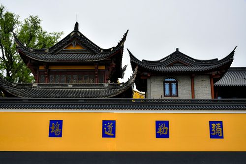 Free Beautiful traditional Chinese temple in Suzhou, showcasing intricate architecture and vibrant colors. Stock Photo