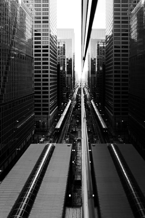 "L" Train arriving at train stop in the Loop
