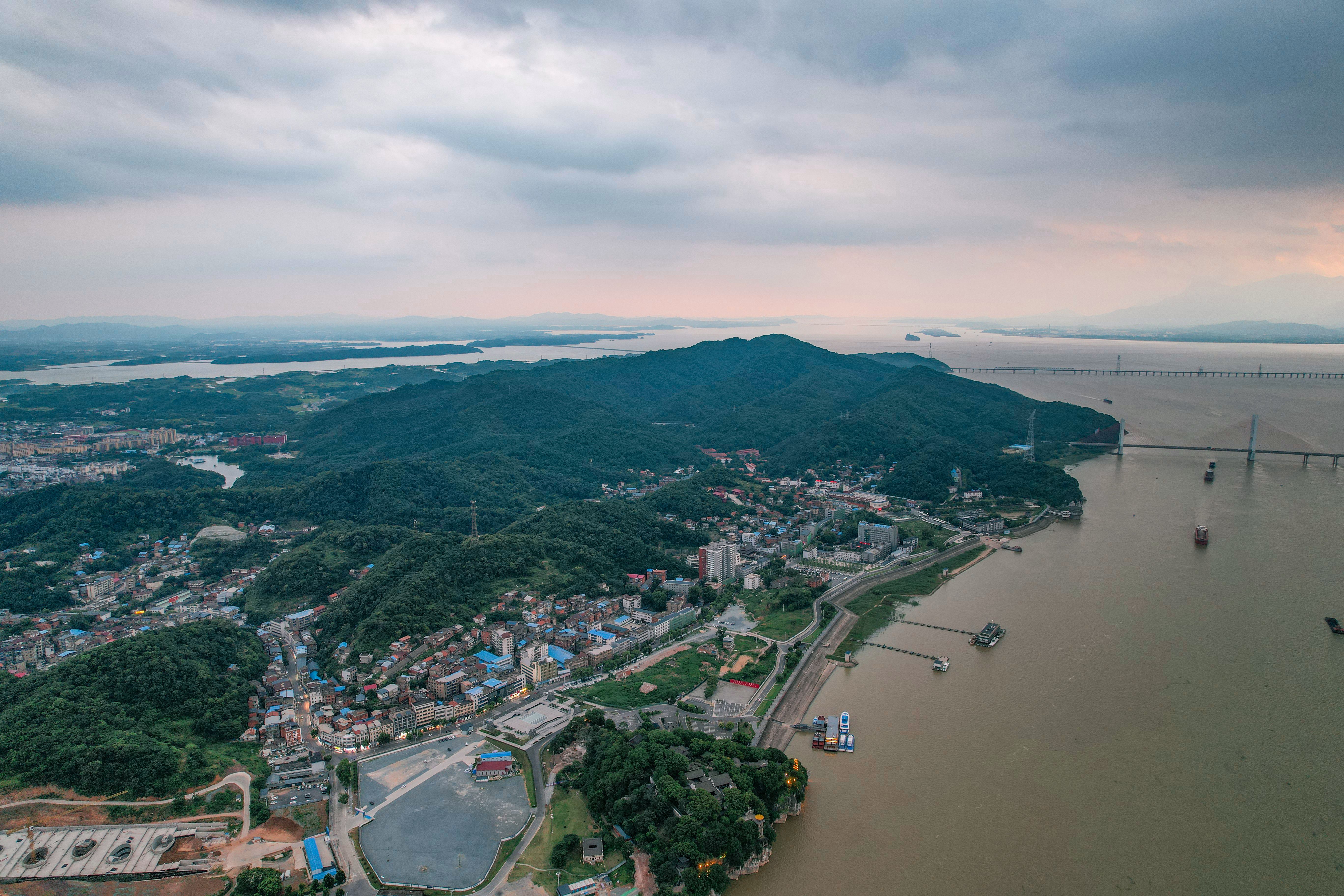 Anhui province Yangtze River Huaihe River geography landscape — Photo by jason hu