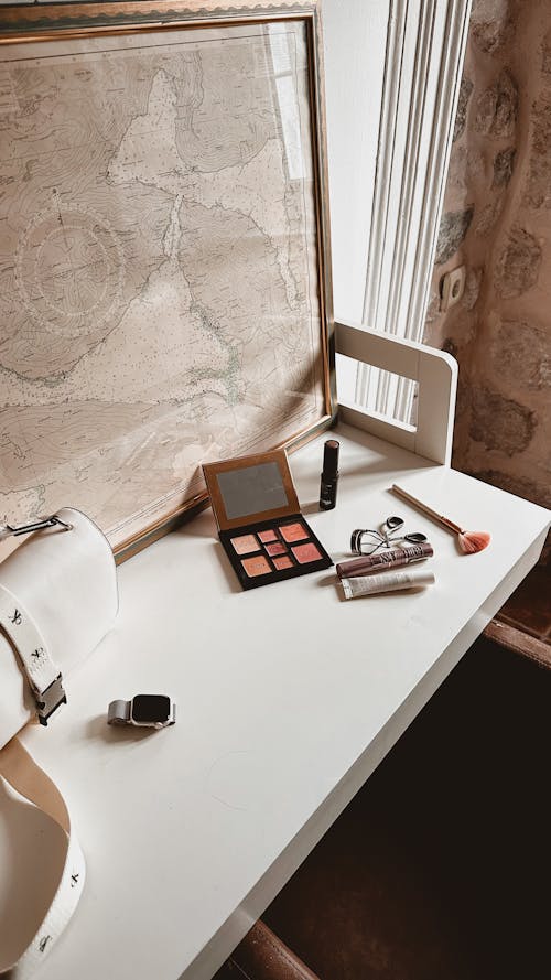 makeup desk 
