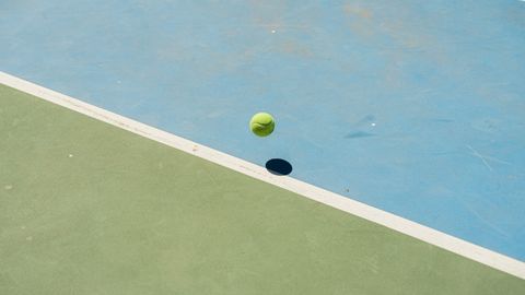 Five sets in the sun: thermoregulation across very long tennis matches