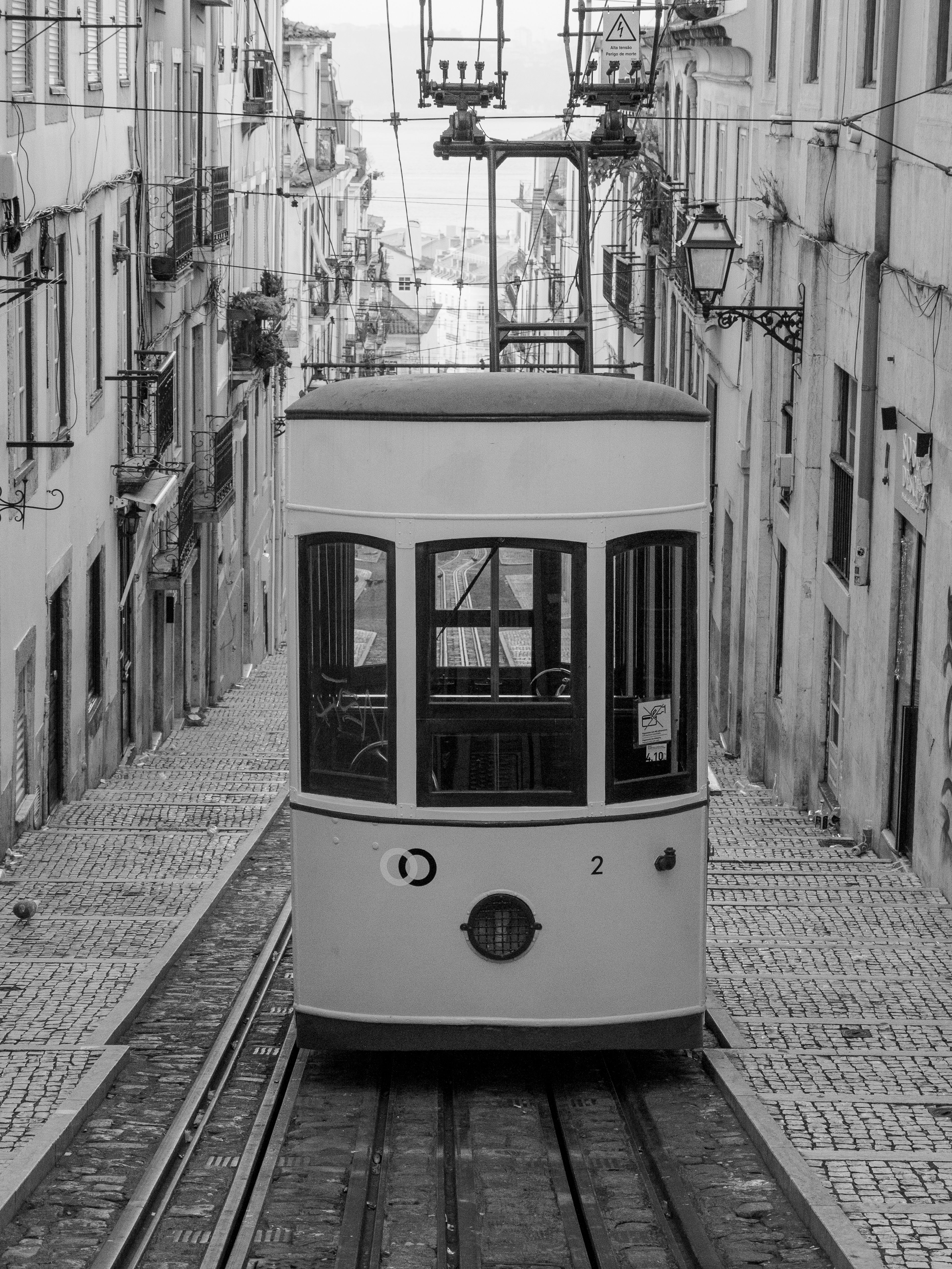 Es gibt eine Website über die Glória-Standseilbahn und andere, aber noch ohne Wiedereröffnungstermine