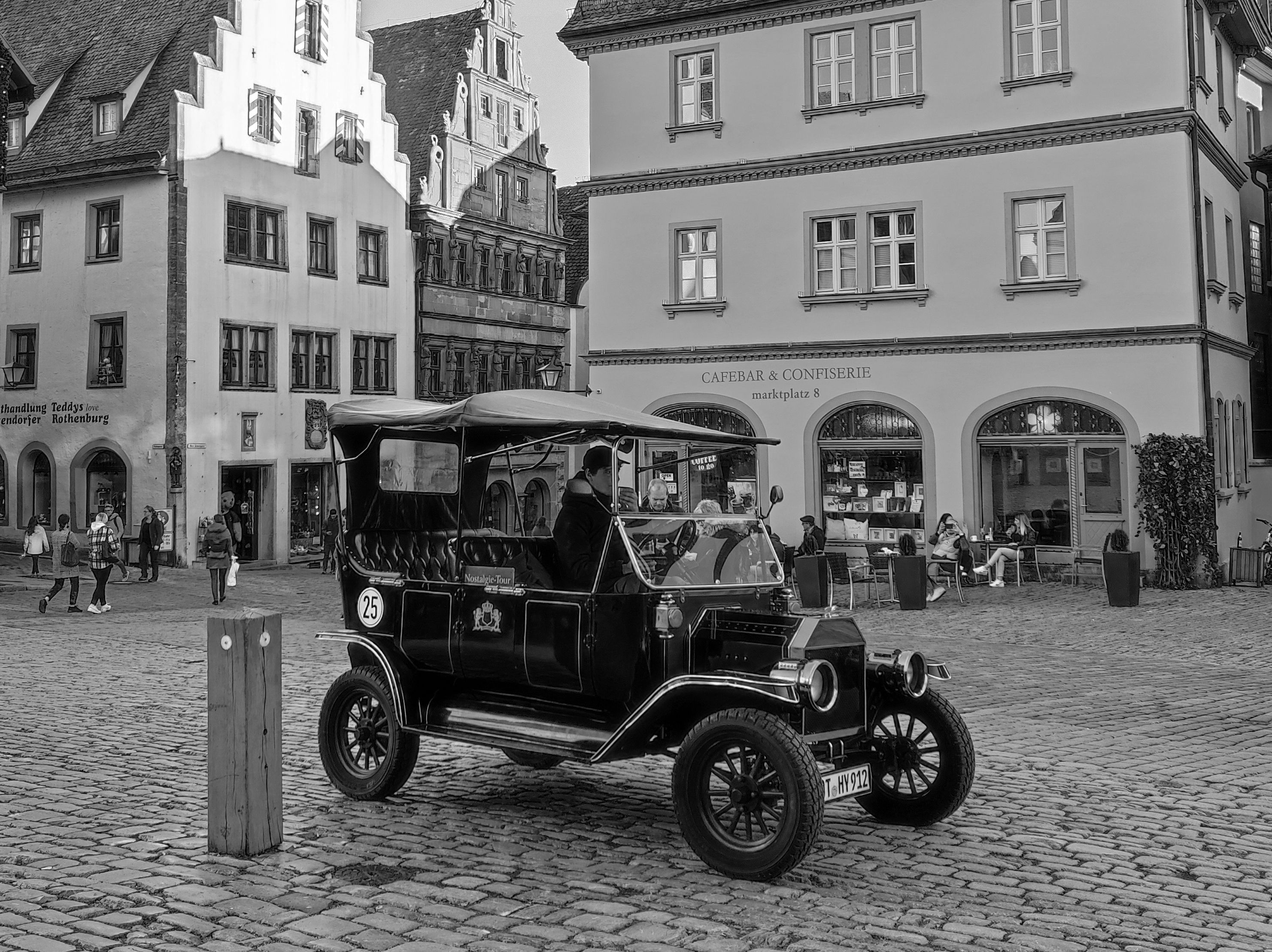 Fahrdienst Goldstein Fahrzeug bei der Abholung eines Kunden