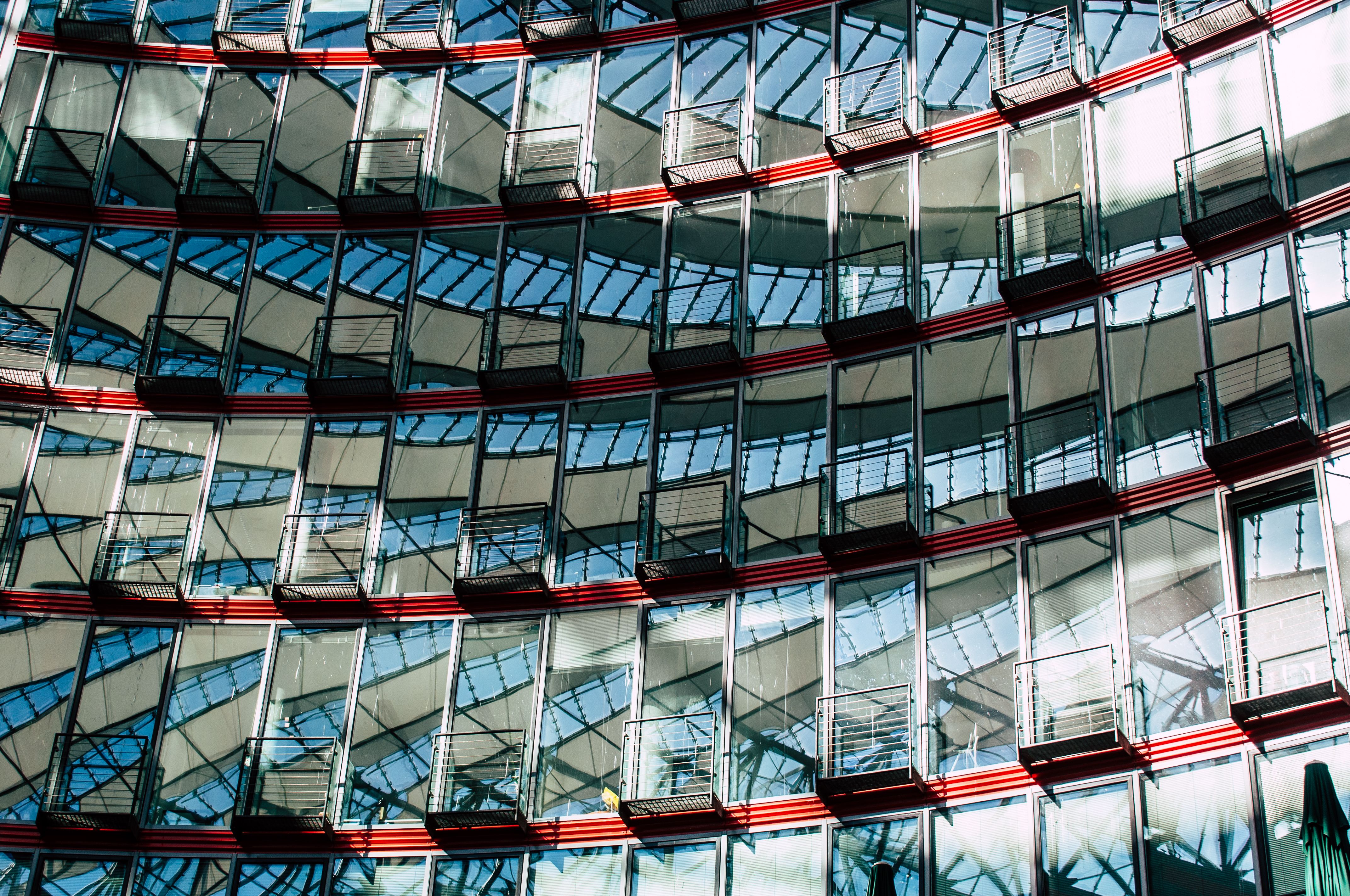 The building has many windows and glass · Free Stock Photo