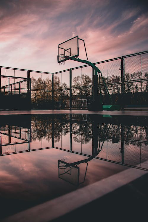 Silhouetfoto Van Draagbare Basketbal