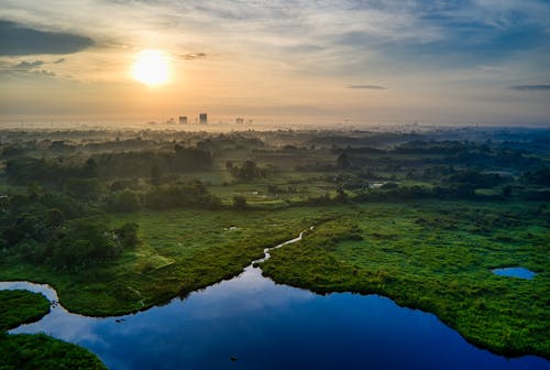 Fotografia Aérea De Paisagem Com Vista Do Pôr Do Sol