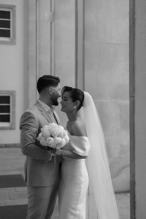 Portrait of Wedding Couple in Black and White 