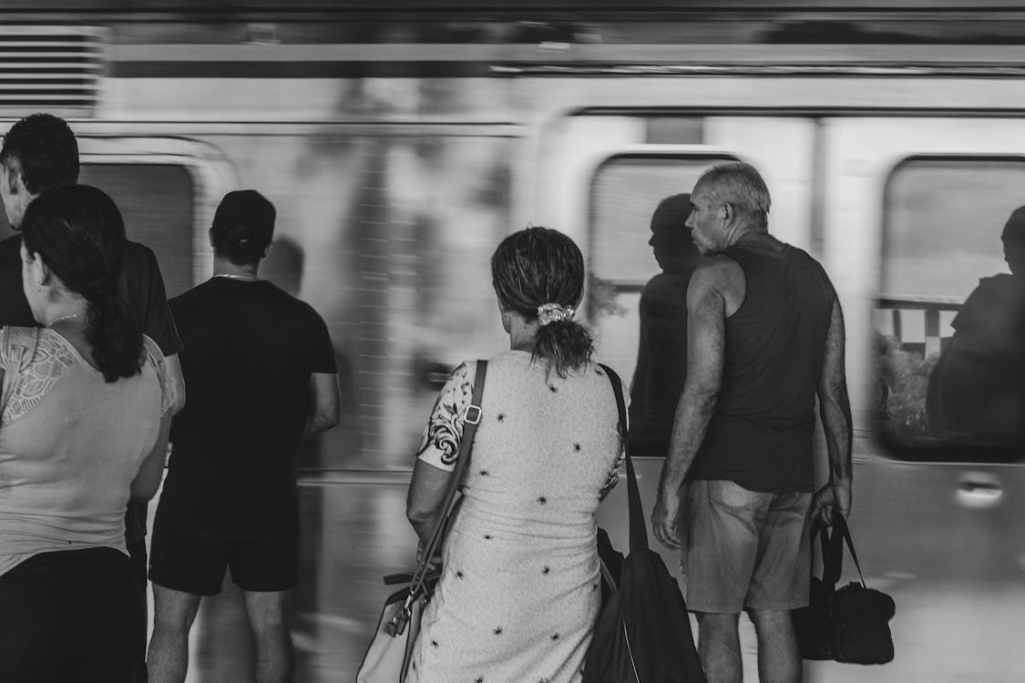 Základová fotografie zdarma na téma autobus, černobílý, dítě