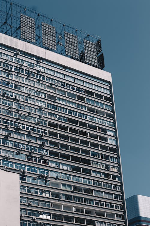 Panneau D'affichage Sur Le Toit Du Bâtiment