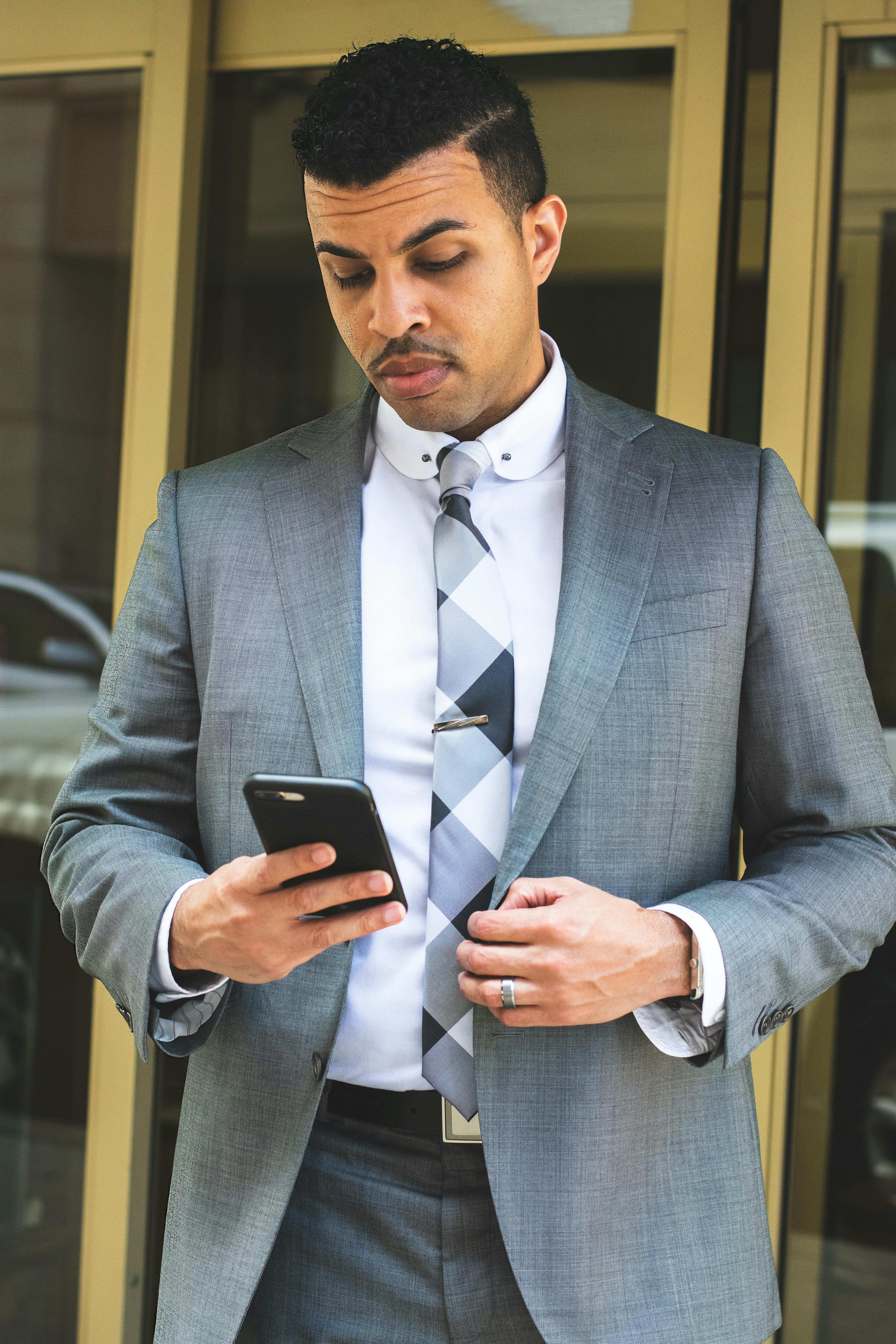 Unknown Celebrity Holding Smartphone Outdoors · Free Stock ... - 1200 x 627 jpeg 95kB