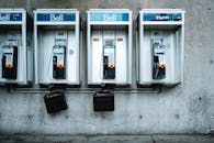 多伦多街头的复古贝尔电话亭，承载着这座城市的怀旧之情