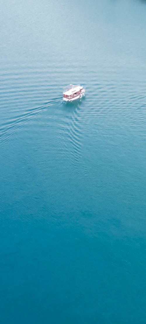 Darmowe zdjęcie z galerii z łódź, rejs, strona rzeki