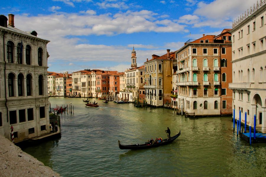 Gondoles sur le Grand Canal