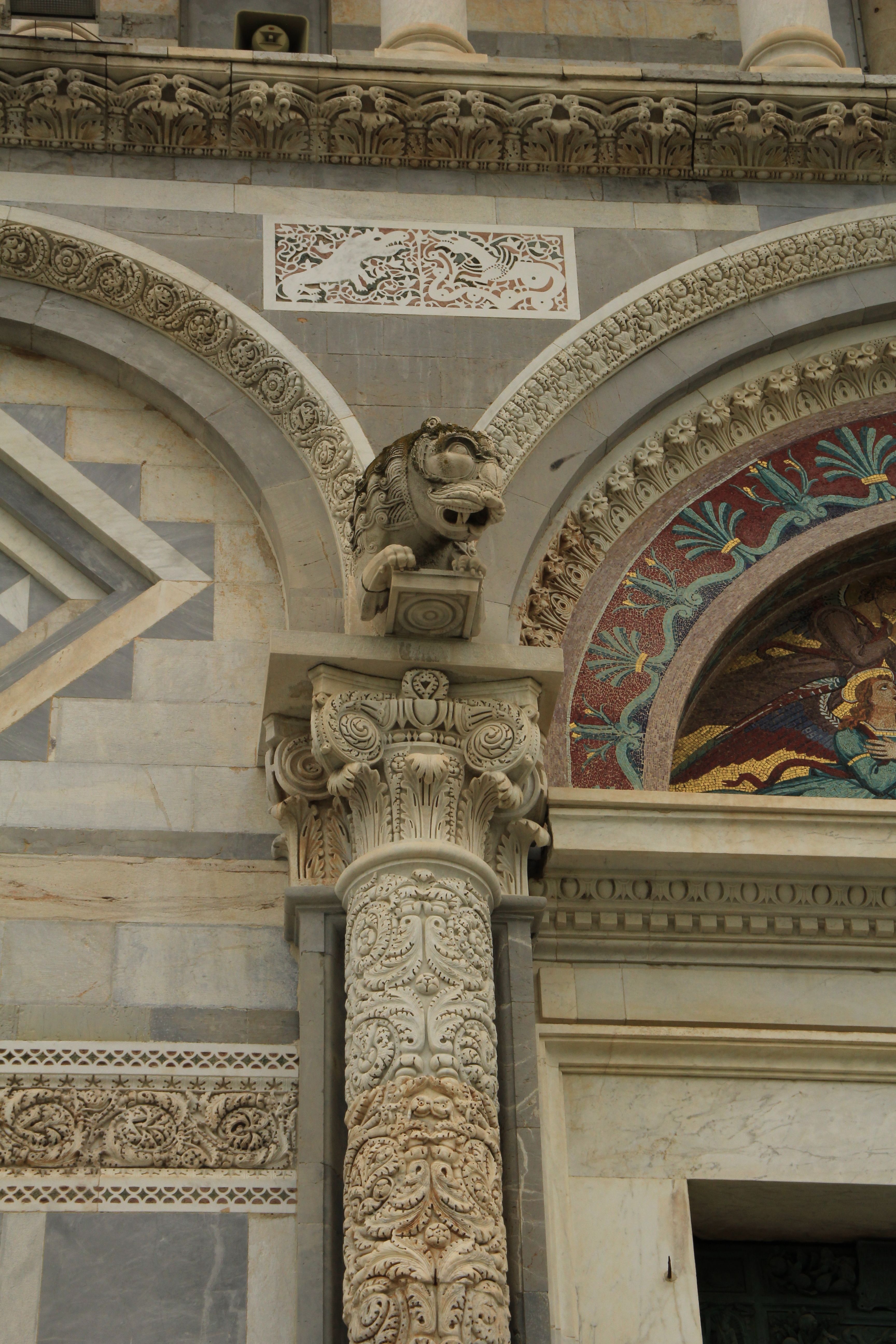 Ornamented Column on Wall of Pisa Cathedral · Free Stock Photo