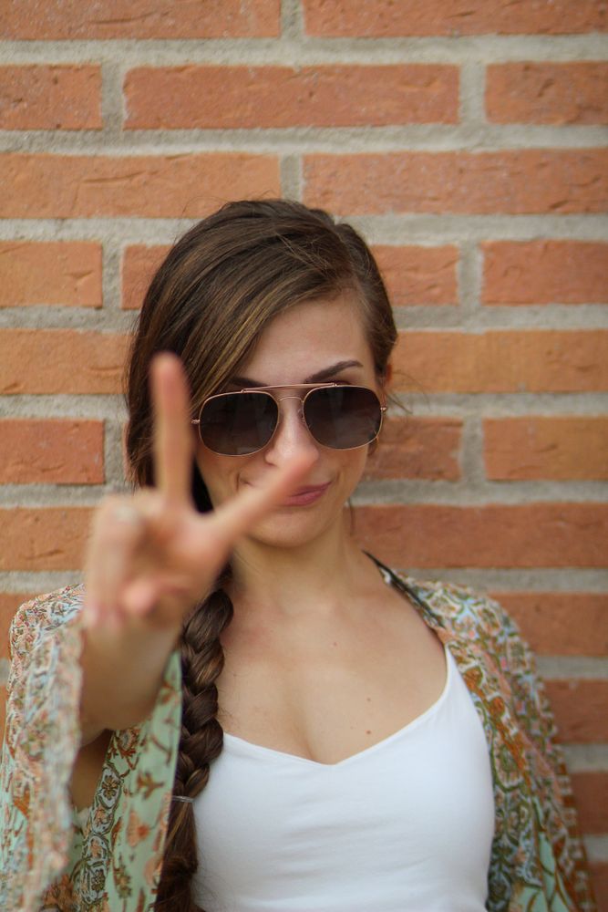 Peace Sign Pose Photos, Download The BEST Free Peace Sign Pose Stock ...