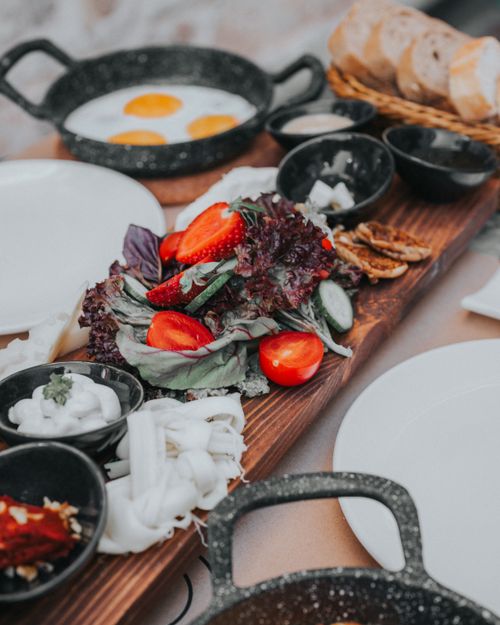 Free A delicious breakfast spread featuring fried eggs, fresh salad, and bread in Antalya. Stock Photo