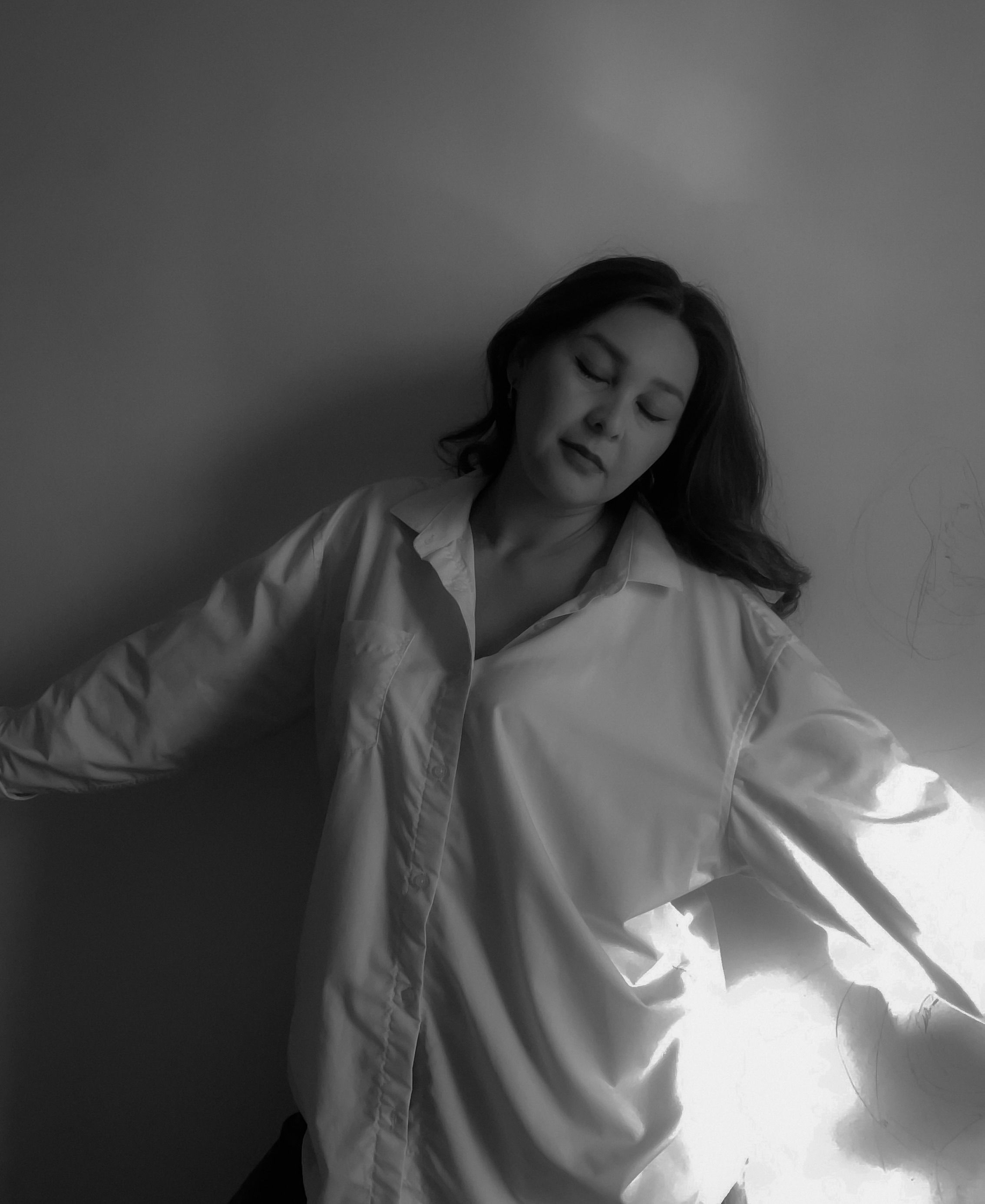 Brunette Woman in White Shirt Posing with Eyes Closed · Free Stock Photo