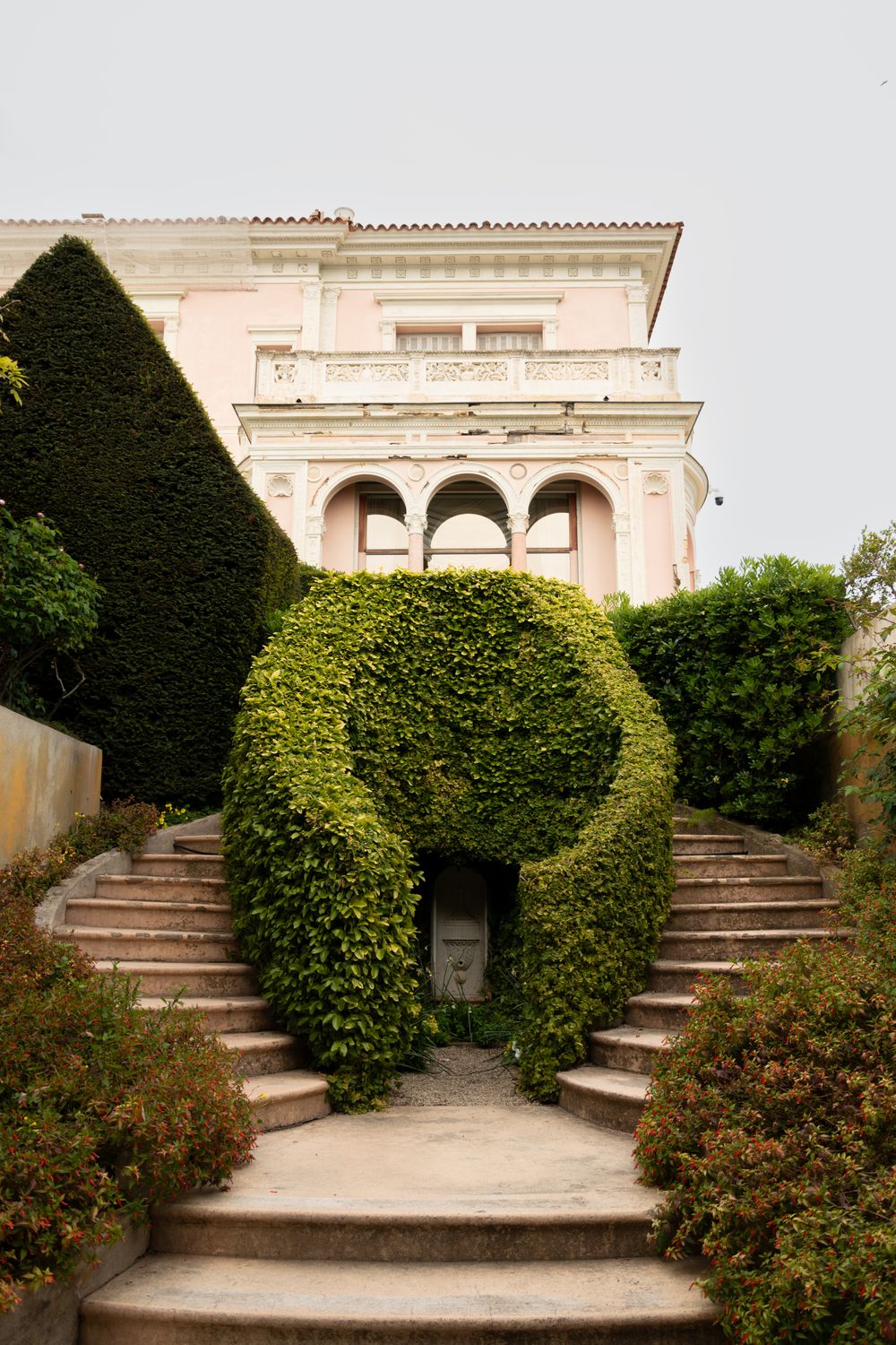 Gard viu tuns creativ în grădina Villei Ephrussi de Rothschild, Cap Ferrat