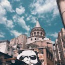 土耳其伊斯坦布尔的加拉塔塔及其周边城市街头艺术景观