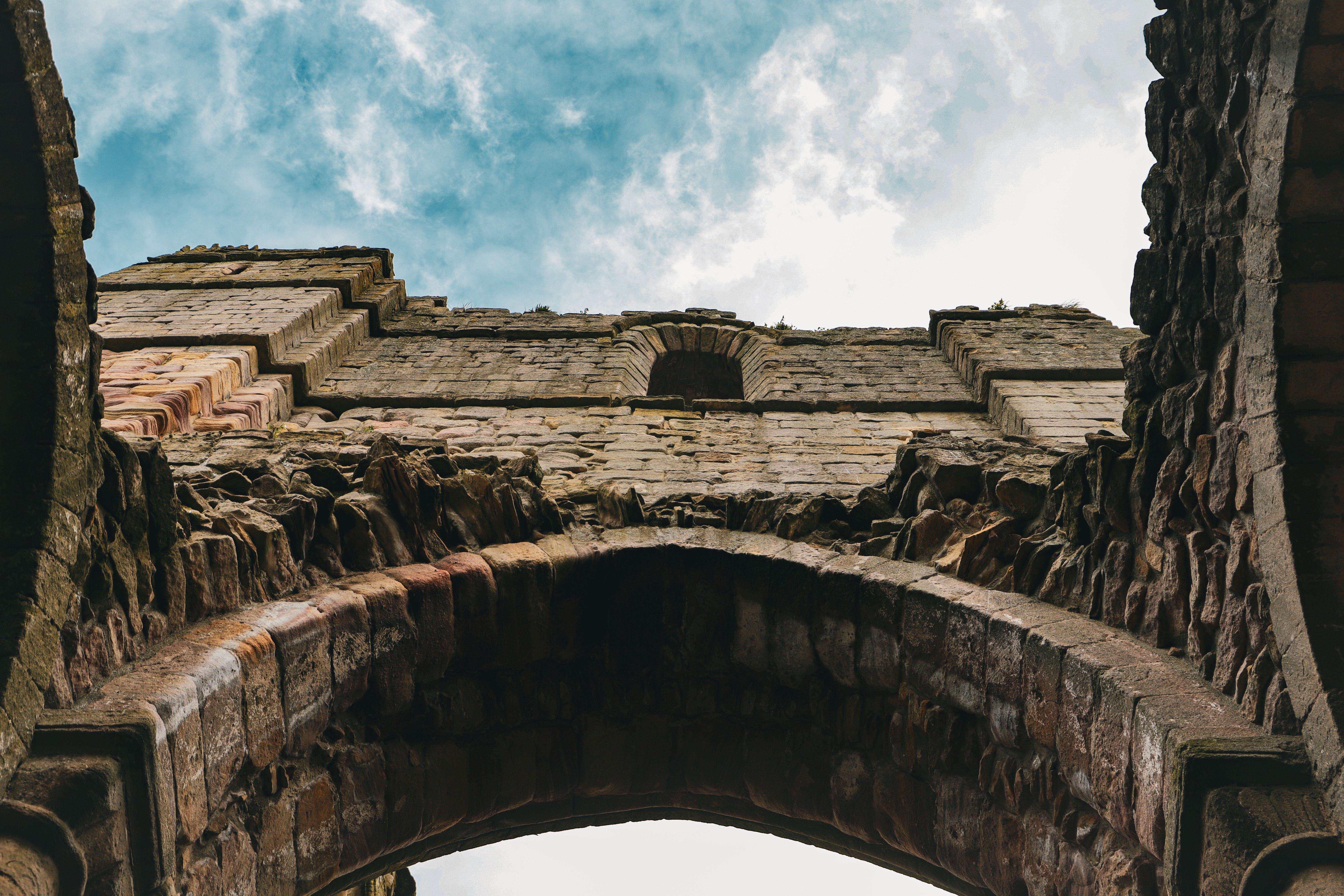 Richmond Castle keep above the cobbled market square and the River Swale