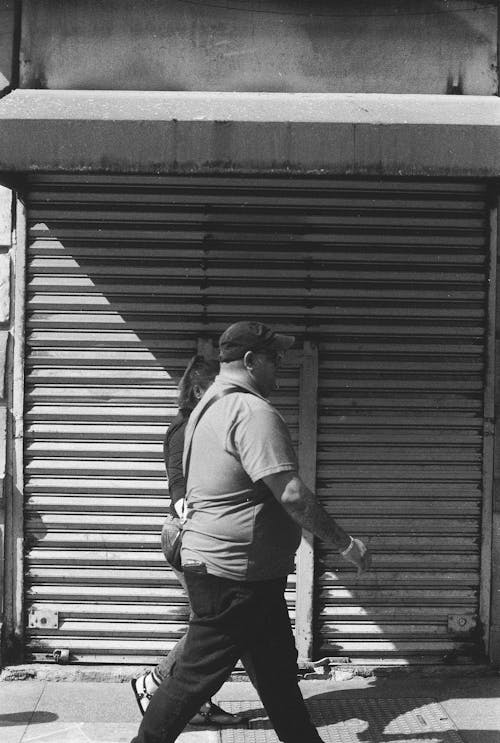 35mm film, adam, adım atmak içeren Ücretsiz stok fotoğraf