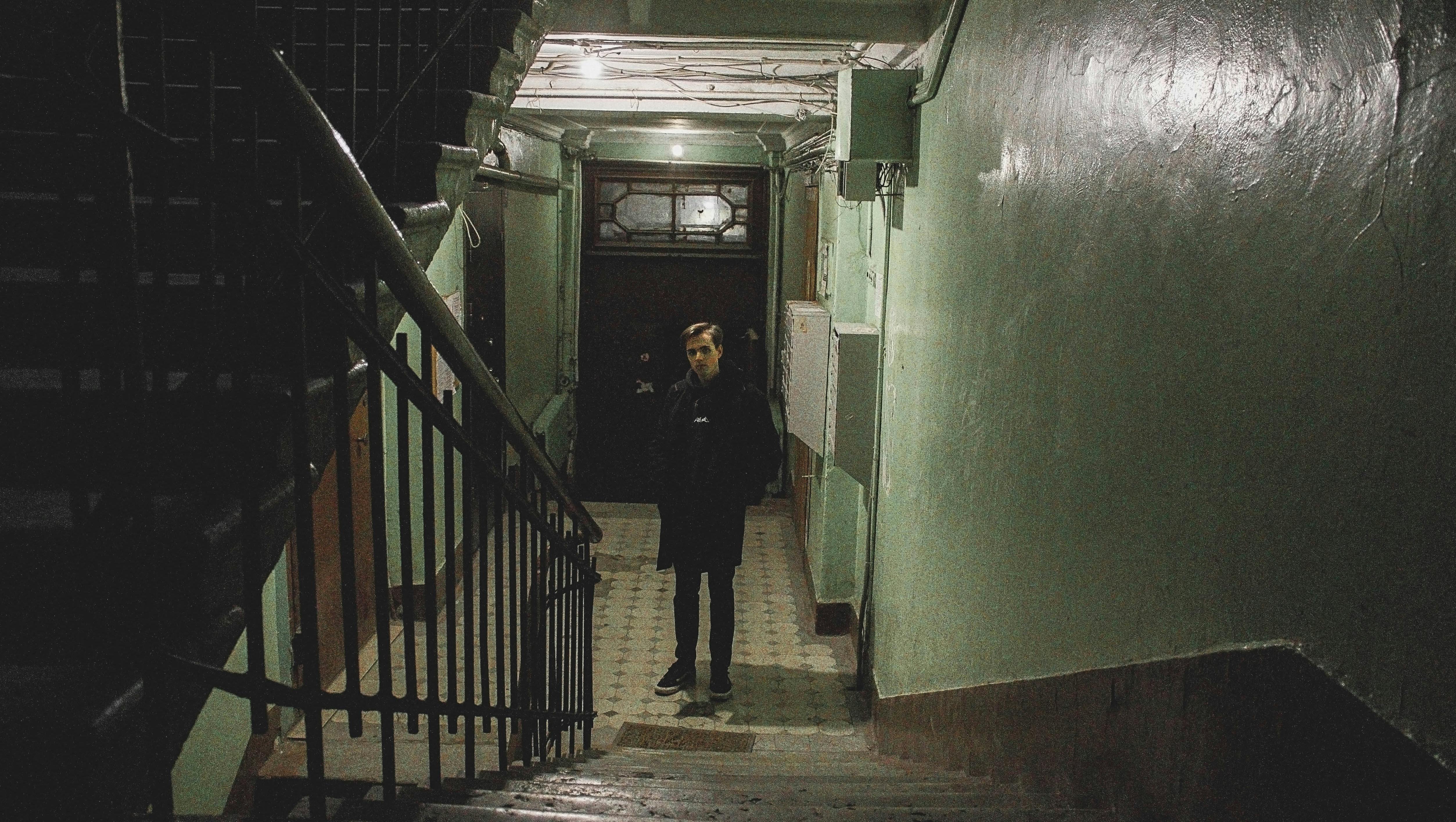 人吓鬼电影在线观看国语，人吓鬼电影在线观看国语完整版