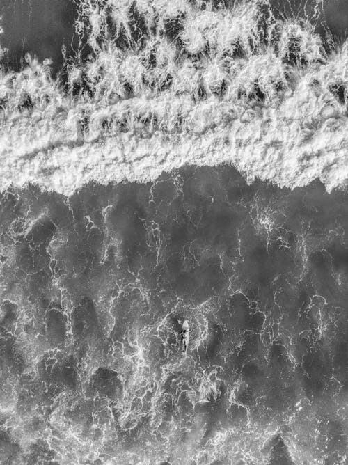 A black and white photo of waves in the ocean