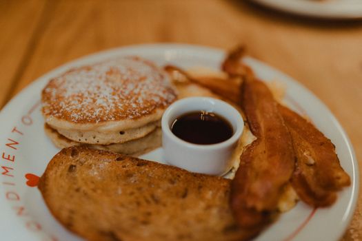 Canadian Maple Syrup Brands Review: Your Guide to Sweet Perfection
