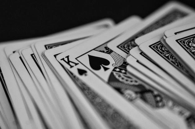 Online Casino: Spielautomaten und Live-Spiele im Überblick