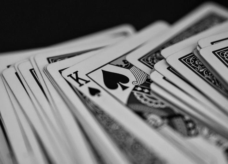 Online Casino: Spielautomaten und Live-Spiele im Überblick