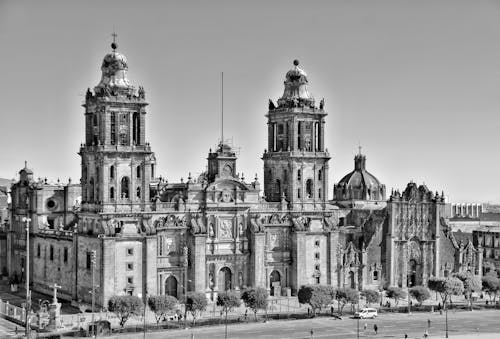 A black and white photo of a cathedral