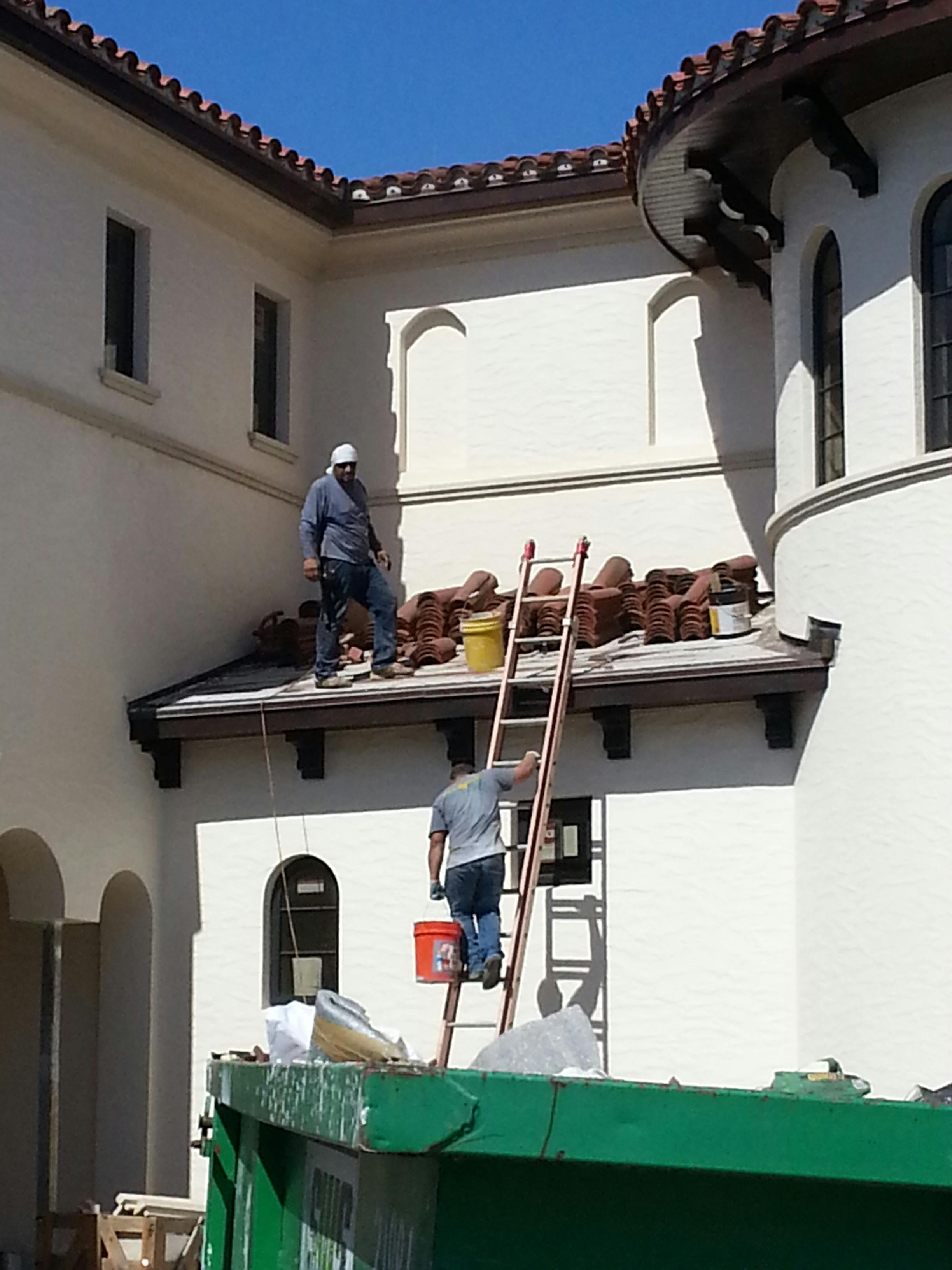 Free stock photo of improper use of a ladder, Roofers on roof without fall protection
