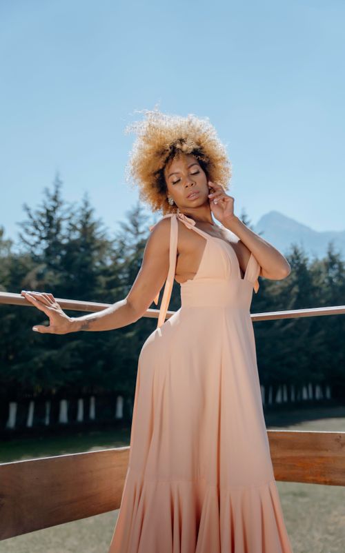 how to pose with long dress How to Pose in a Flowing Dress for Model Photos? SantoriniDress