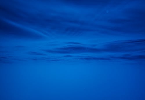 Foto Langit Biru Saat Siang Hari