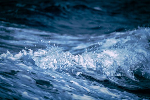 捕捉蓝色海浪的活力、力量与能量