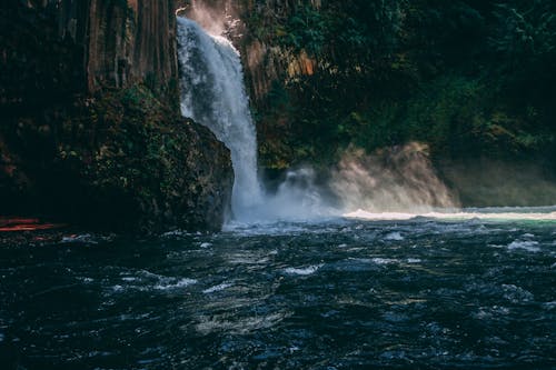 Фото пейзажа водопада