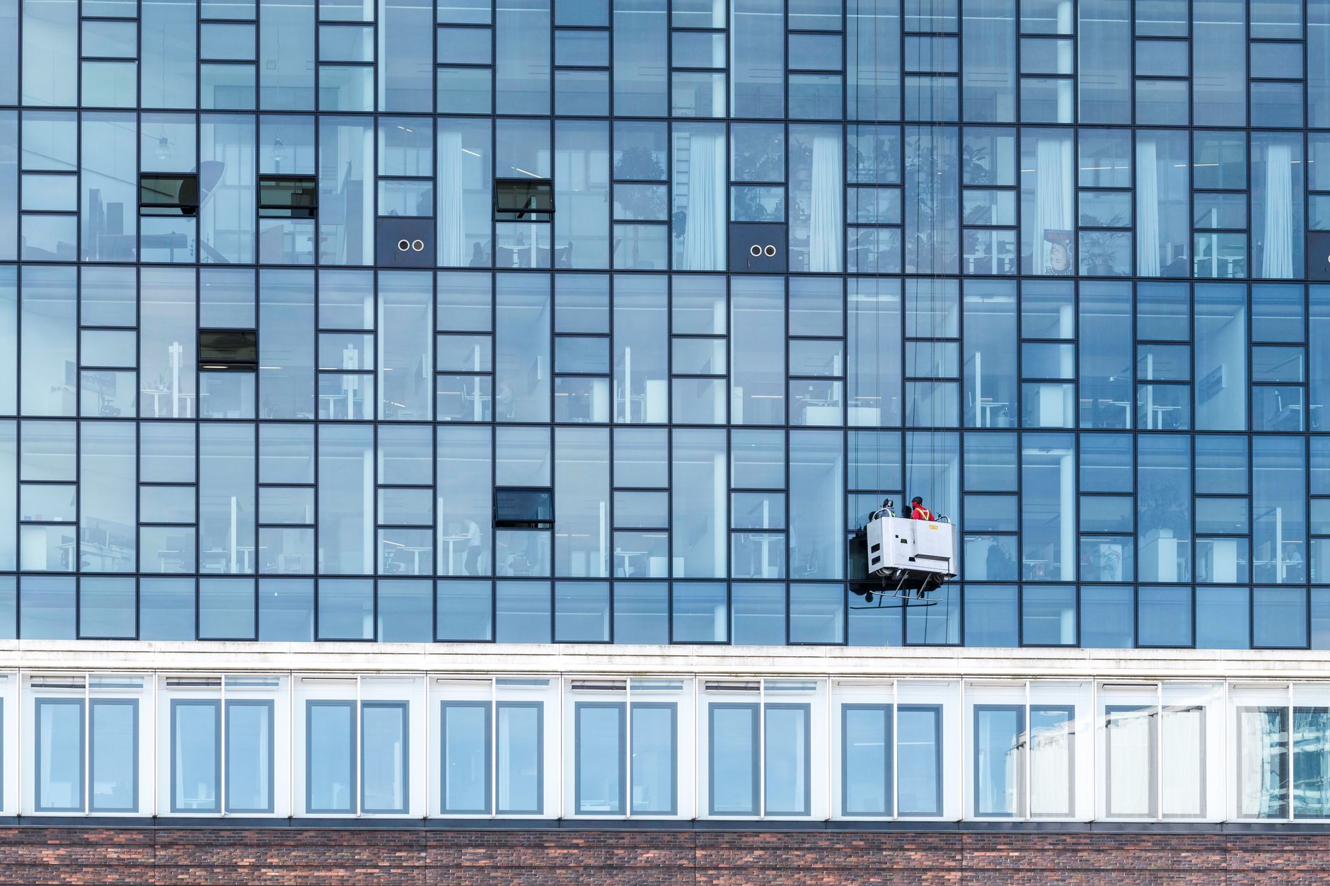 The Ultimate Guide to Office Cleaning Services in Hamburg