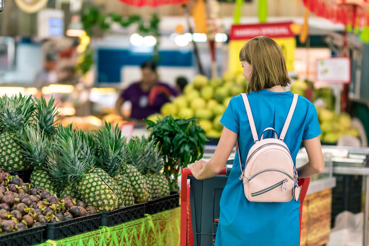Mercadillo dominical de Gran Alacant - puestos con productos locales