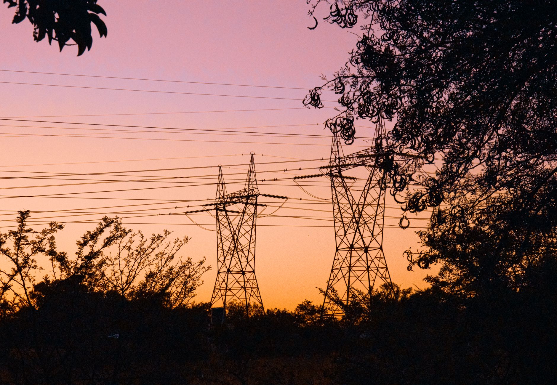 Solar no Brasil: Crescimento Acelerado e Custos em Queda Redefinem o Mercado