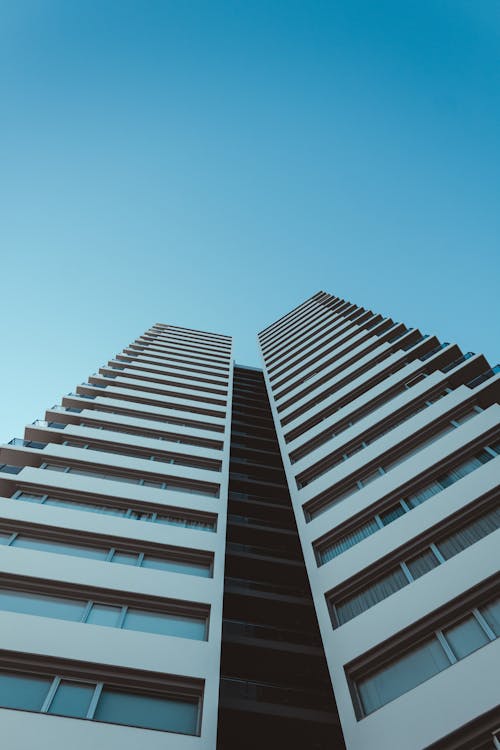 A tall building with a blue sky in the background